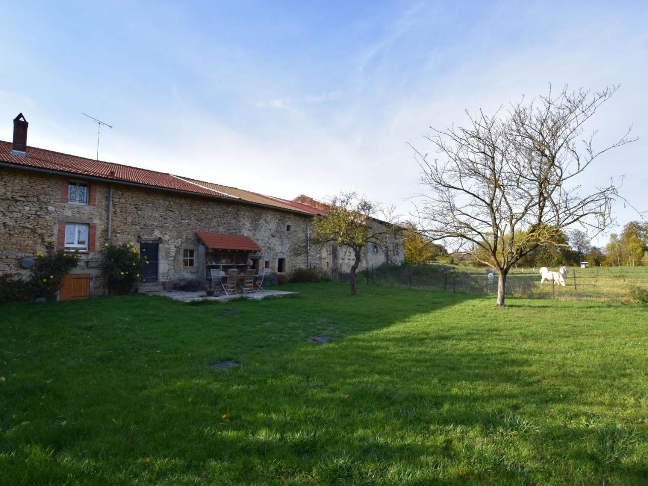 Spacious Holiday Home Near The Forest Barricourt Exterior photo